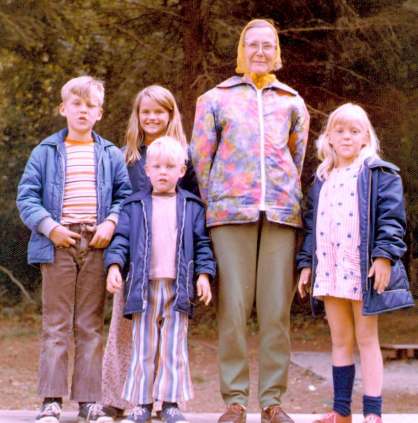 agneskids.jpg (32280 bytes)